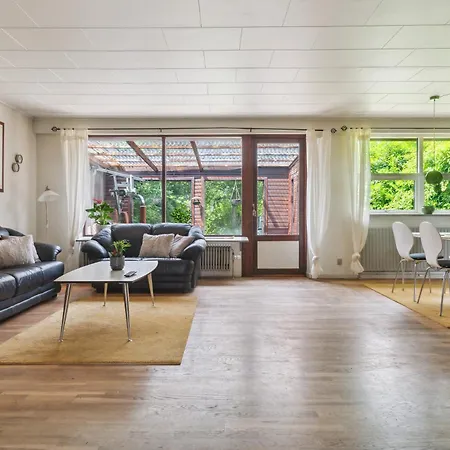 Familievilla Naer Centrum M Privat Have Appartement Odense