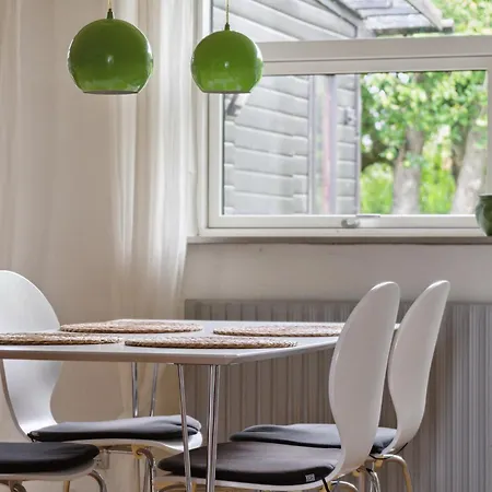Familievilla Naer Centrum M Privat Have Appartement